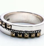 GOOD VIBRATIONS STUDDED BAND  RING WITH BRASS DETAILS