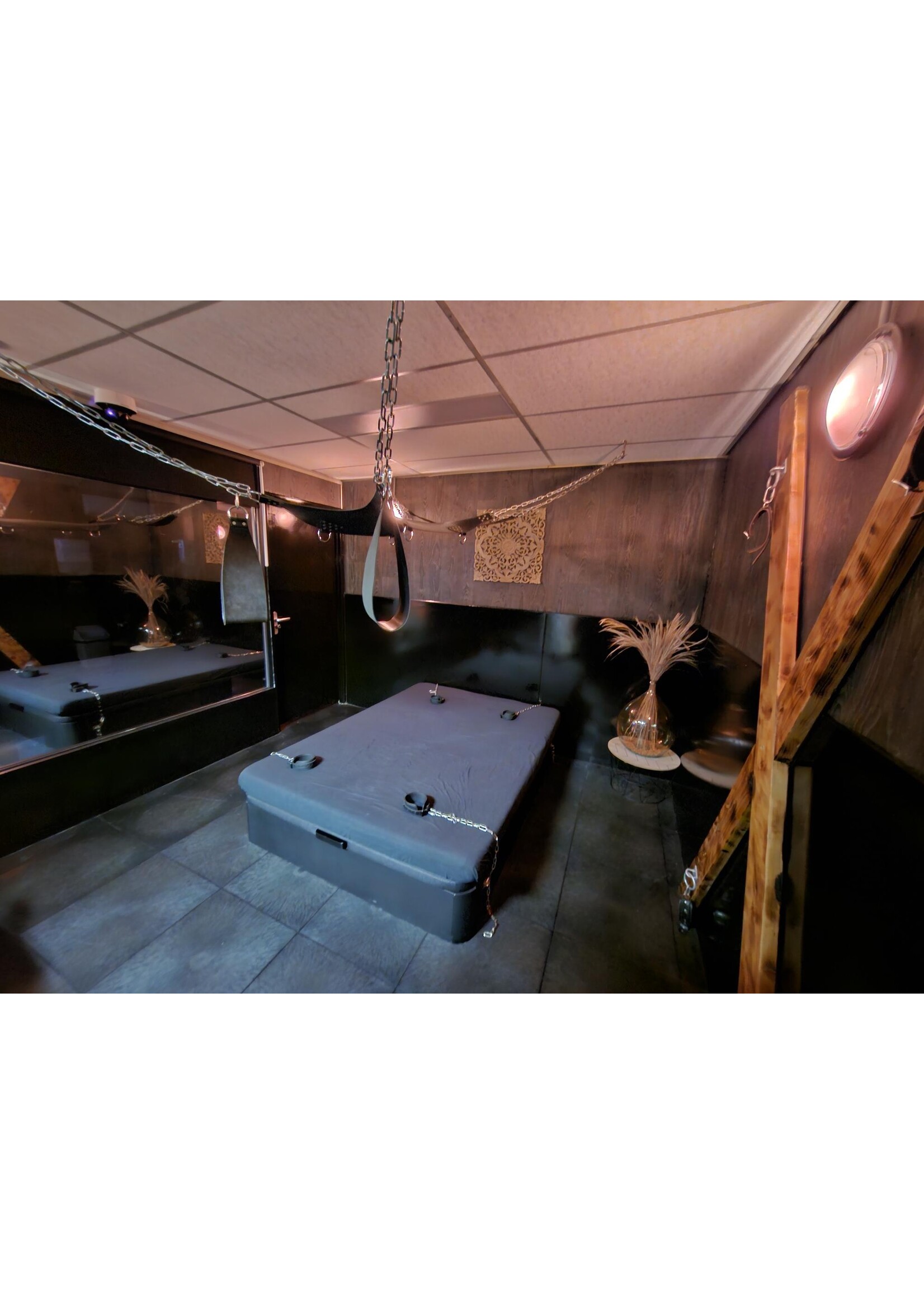 Verhuur XXX Room 3 uur - gordijn geopend