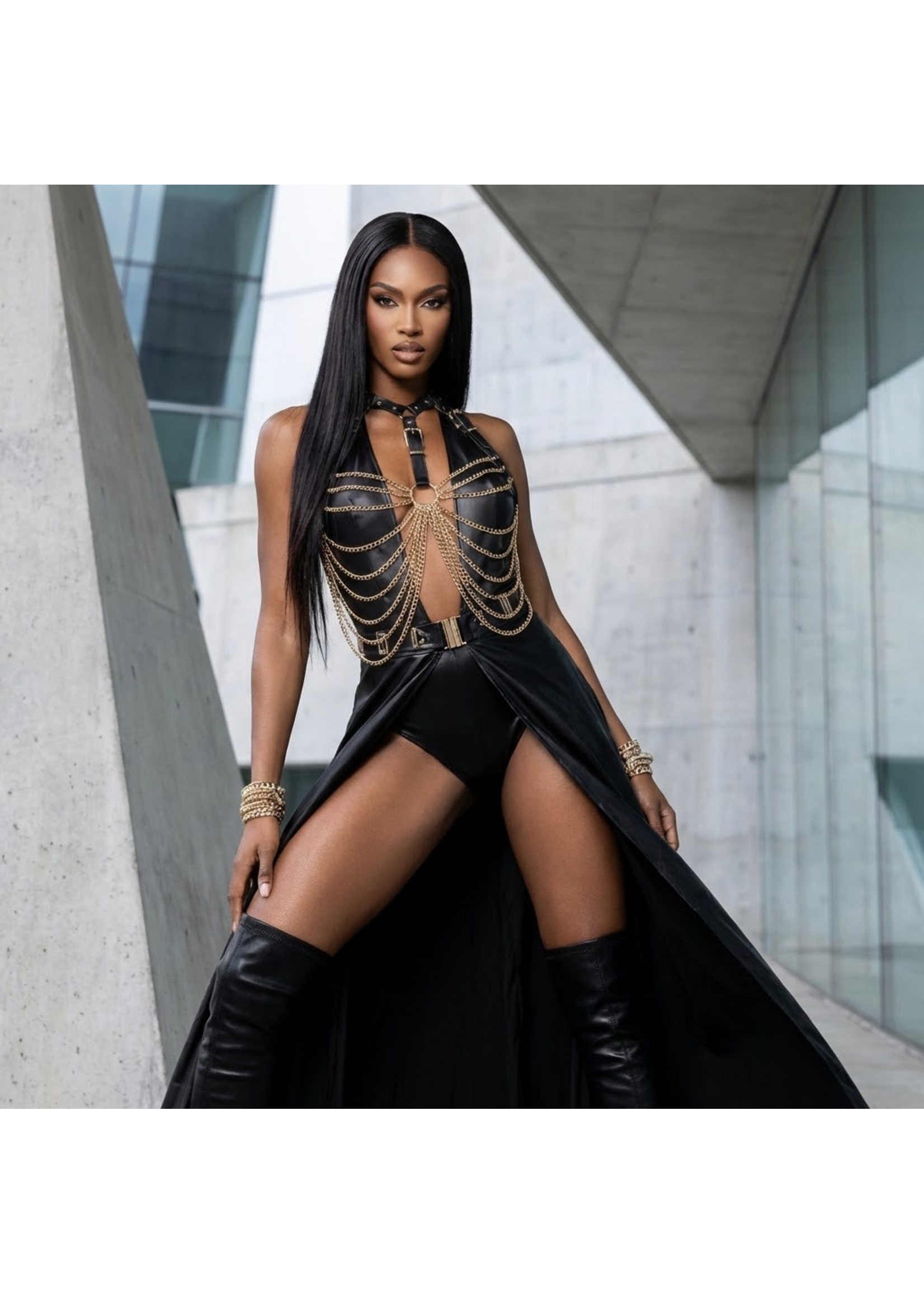 Kinky Diva Morgana buckled chain top – black/gold