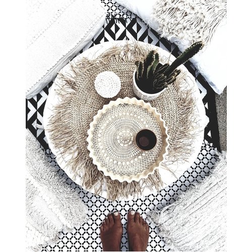 Bazar Bizar The Fringe Raffia Placemat Round - Natural Bazar Bizar The Fringe Raffia Placemat Round - Natural