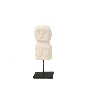 Bazar Bizar Beeld The Small Sumba Stone op Standaard