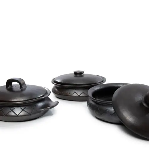 Bazar Bizar The Burned Oval Pot With Pattern and side handles - Black