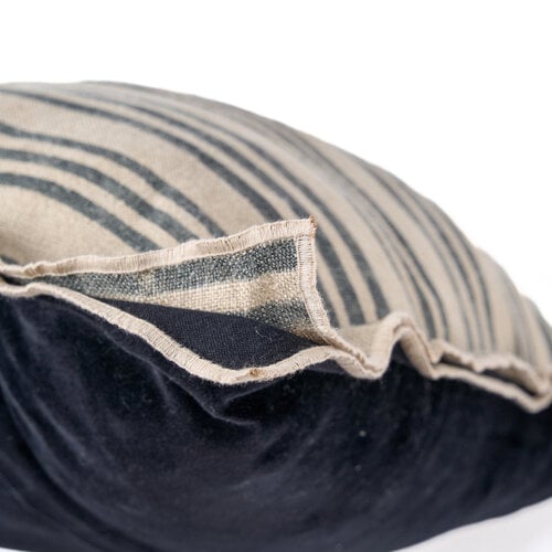 Bazar Bizar Antwerp De Nordic Stripe Kussensloop - Natuurlijke Zwart - 50x50