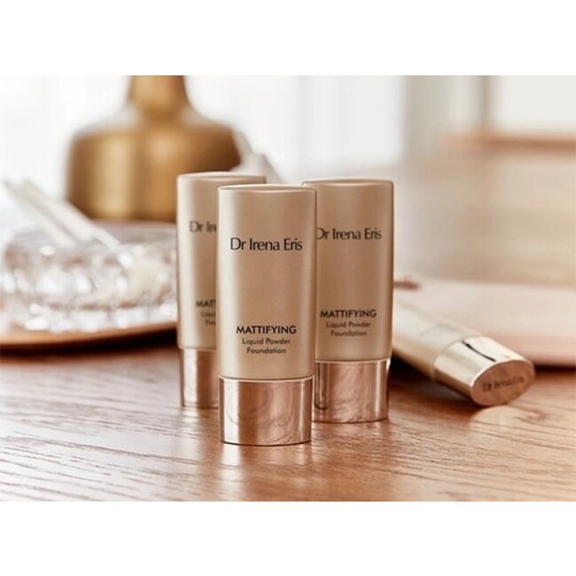 Dr Irena Eris Dr. IRENA ERIS- Mattifying Liquid Powder Foundation 10 Porcelain