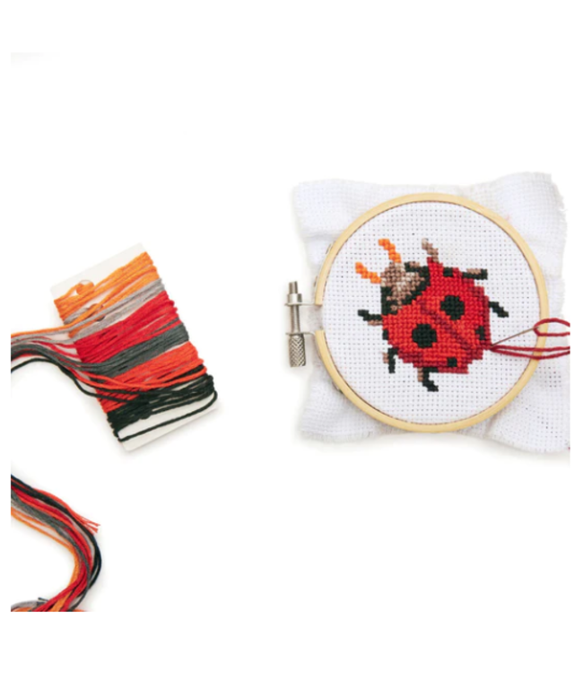 Kikkerland | Mini Cross Stitch | Borduurwerk | Lieveheersbeestje | 11+