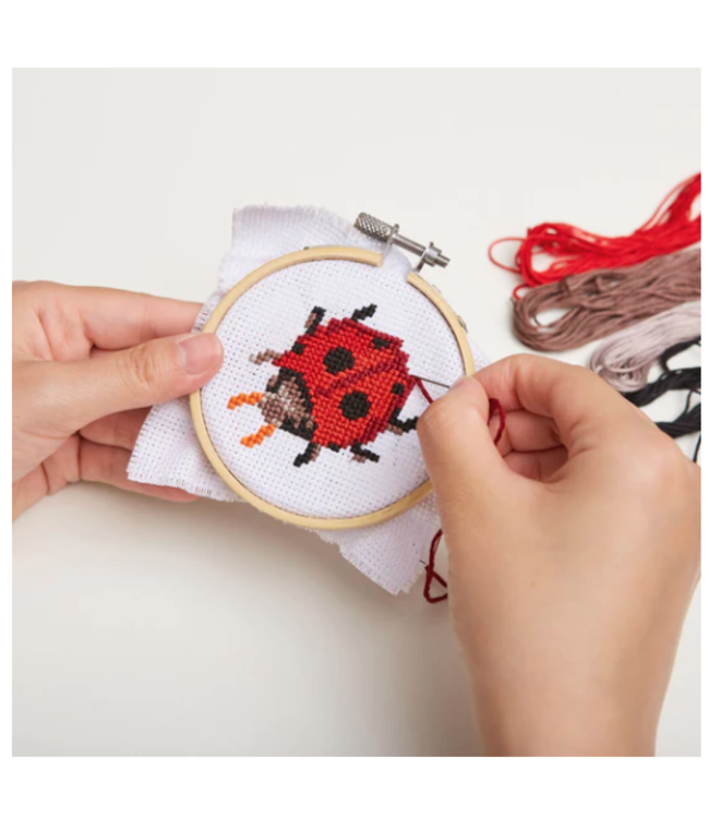 Kikkerland | Mini Cross Stitch | Borduurwerk | Lieveheersbeestje | 11+
