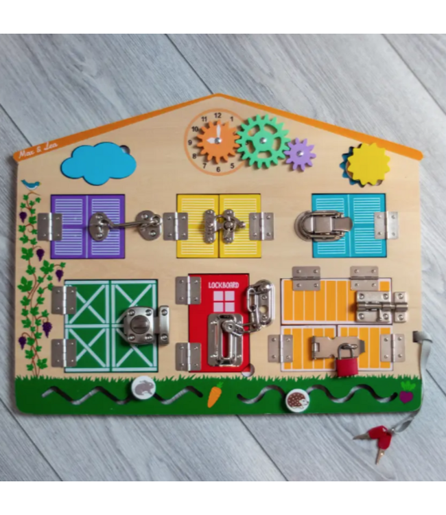 Max and Lea | LockBoard® | 12-in-1 activiteitenbord | 3 - 6 jaar