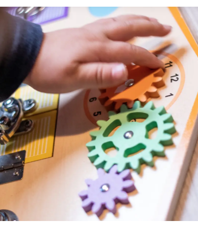 Max and Lea | LockBoard® | 12-in-1 activiteitenbord | 3 - 6 jaar