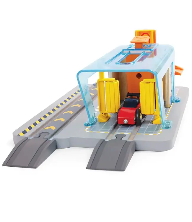 Hape | Railway | Repair & Wash Station | 3+