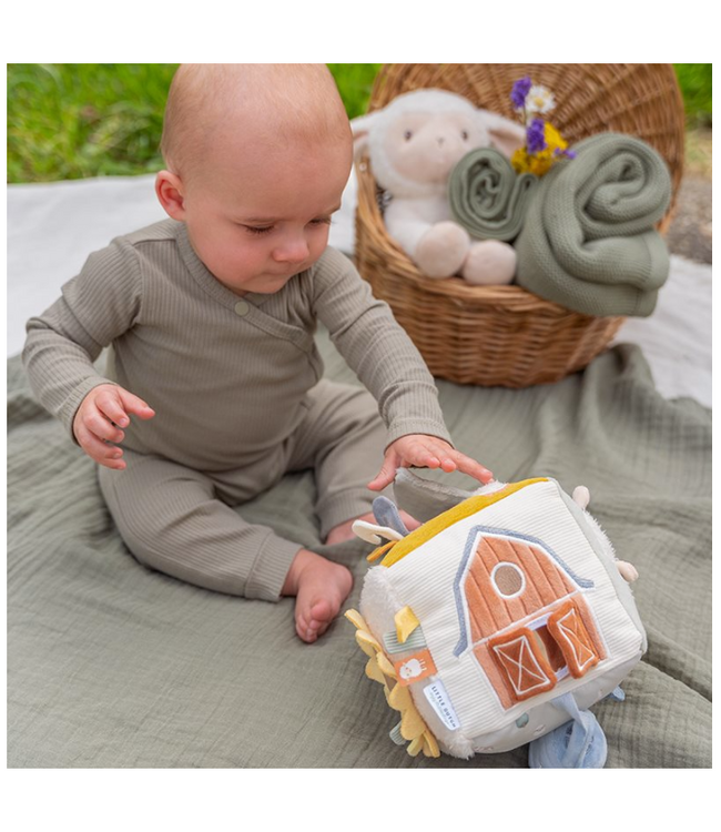 Little Dutch | Stoffen Kubus | Activiteitenkubus met rammelaar | Little Farm | 14 cm | 0+