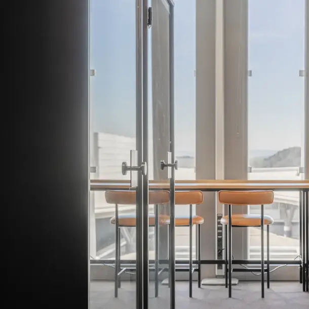 Telefonbox schwarz - Preis auf Anfrage