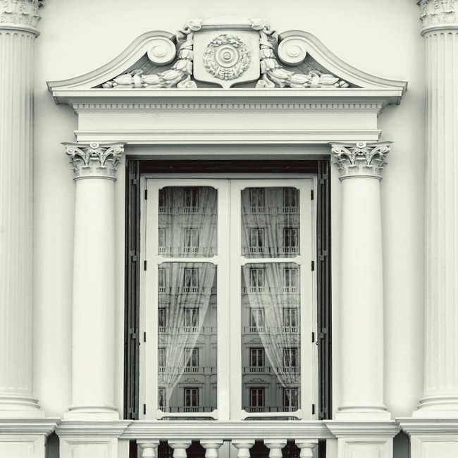 Dutch Wallcoverings Replik gebouw/raam grijs - vliesbehang - 10m x 53cm - J931-09