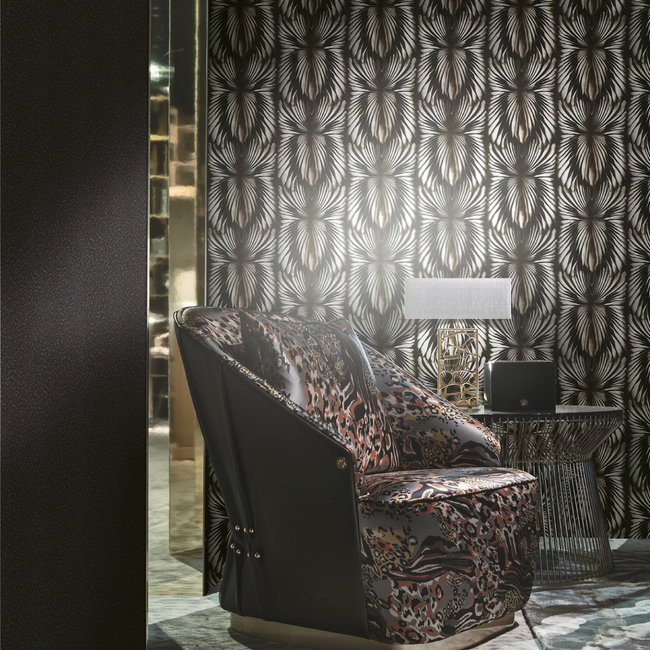 Dutch Wallcoverings Roberto Cavalli 8 - blad zwart/zilver - vliesbehang - 10m x 1,06m - 19002