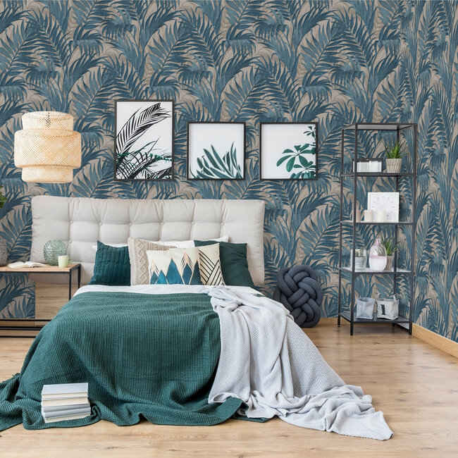 Dutch Wallcoverings Duch Wallcoverings - Grace Tropical palm leaf petrol/beige - vliesbehang - 10m x 53cm - GR322108