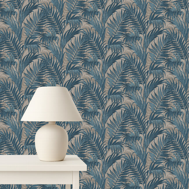 Dutch Wallcoverings Duch Wallcoverings - Grace Tropical palm leaf petrol/beige - vliesbehang - 10m x 53cm - GR322108