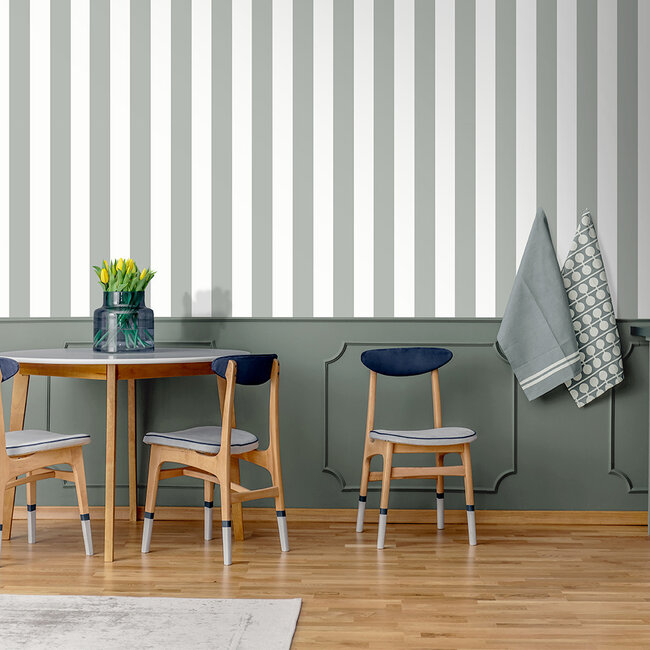 Dutch Wallcoverings Dutch Wallcoverings - Collectie Flora - Flora- blokstreep groen/wit - Vliesbehang - Rolmaat 53cm x 10m - Materiaal Vlies - Goed afneembaar - Muur inlijmen - Art.nr. A837-04