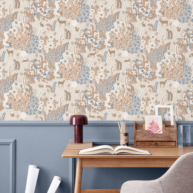 Dutch Wallcoverings Dutch Wallcoverings - Flora- bosdieren beige/blauw - M867-07 - Vliesbehang - 53cm x 10m