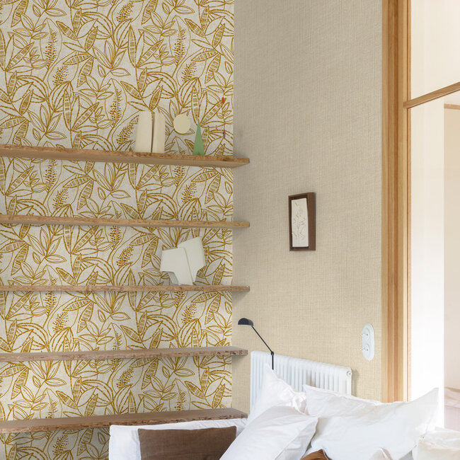 Dutch Wallcoverings Dutch Wallcoverings - Karuna- Valadera beige/goud - Vliesbehang - 10m x 53cm - A71801