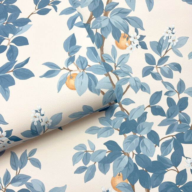 Dutch Wallcoverings Dutch Wallcoverings - Imaginarium 3 - Orange Tree Blue White - Papierbehang - 10m x 53cm - 14242