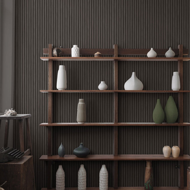 Dutch Wallcoverings Dutch Wallcoverings - FC Journey to the East - Teak Charcoal - Vliesbehang - 10m x 53cm - 91862