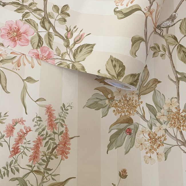 Dutch Wallcoverings Dutch Wallcoverings - FC Tales of the Manor - Camberley Cream/Coral - Vliesbehang - 10m x 53cm - 91932