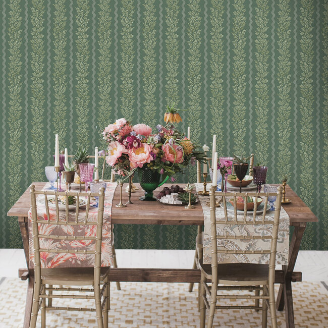 Dutch Wallcoverings Dutch Wallcoverings - FC Tales of the Manor - Pipkin Stripe Green - Vliesbehang - 10m x 53cm - 91983