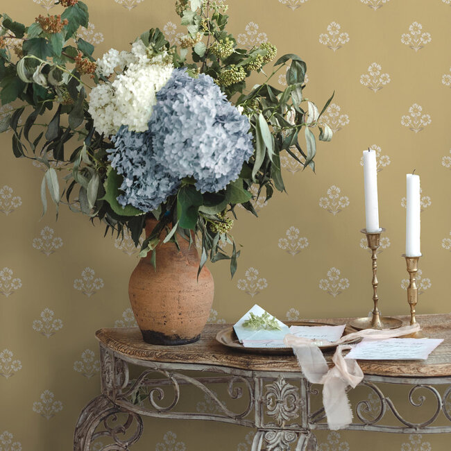 Dutch Wallcoverings Dutch Wallcoverings - FC Tales of the Manor - Isadora Ochre - Vliesbehang - 10m x 53cm - 91993