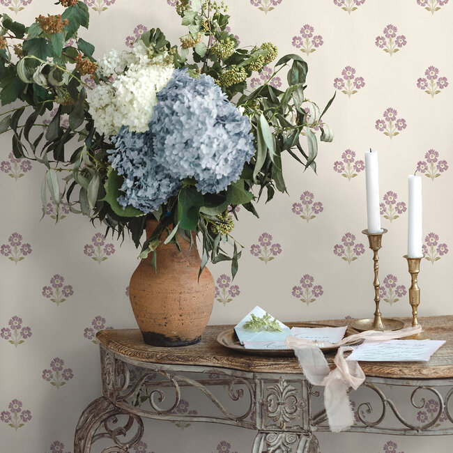 Dutch Wallcoverings Dutch Wallcoverings - FC Tales of the Manor - Isadora Neutral/Mulberry - Vliesbehang - 10m x 53cm - 91994