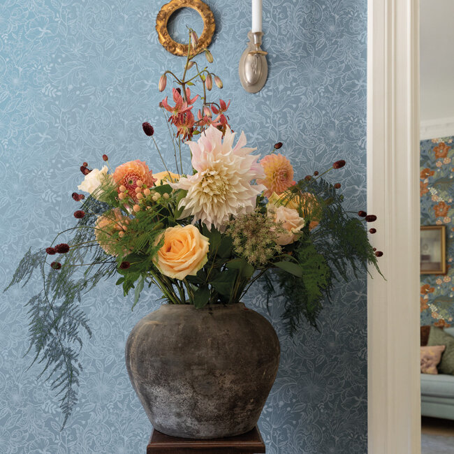 Dutch Wallcoverings Dutch Wallcoverings - FC Angas- Wilma Blue - Vliesbehang - 10m x 53cm - 13128