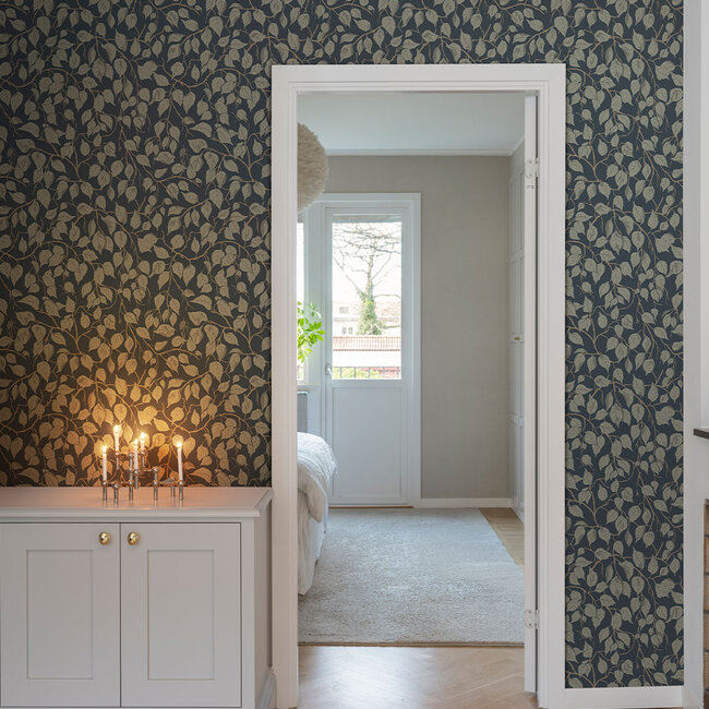 Dutch Wallcoverings Dutch Wallcoverings - Ester - Hangbjork Blue - Vliesbehang - 10m x 53cm - 20109