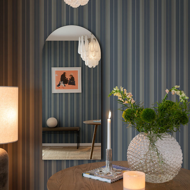 Dutch Wallcoverings Dutch Wallcoverings - Ester - Herrgard Dark blue - Vliesbehang - 10m x 53cm - 20120