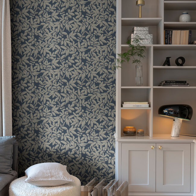 Dutch Wallcoverings Dutch Wallcoverings - Ester - Lovskog Blue - Vliesbehang - 10m x 53cm - 20126