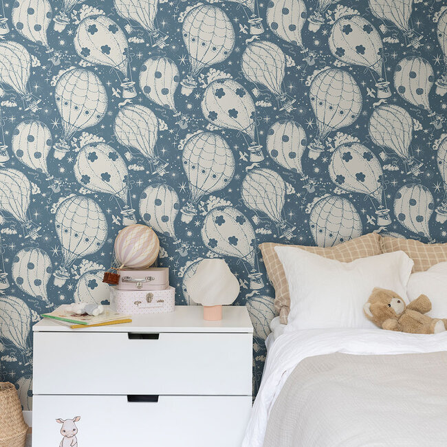 Dutch Wallcoverings Dutch Wallcoverings - FC Resan- Ballongerna Dark blue - Vliesbehang - 10m x 53cm - 29006