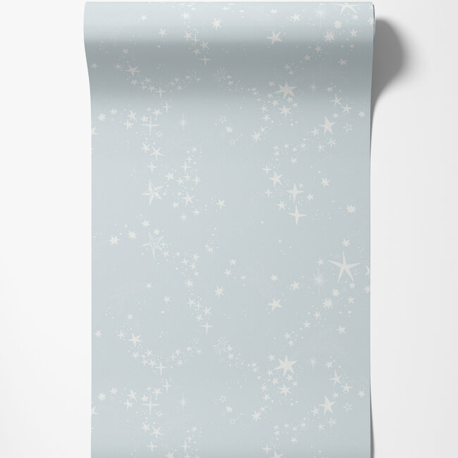Dutch Wallcoverings Dutch Wallcoverings - FC Resan- Stjärnhimlen Light blue - Vliesbehang - 10m x 53cm - 29023