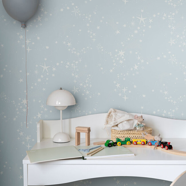 Dutch Wallcoverings Dutch Wallcoverings - FC Resan- Stjärnhimlen Light blue - Vliesbehang - 10m x 53cm - 29023