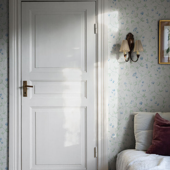 Dutch Wallcoverings Dutch Wallcoverings - FC Havsblick- Juliet Blue - Vliesbehang - 10m x 53cm - 39033