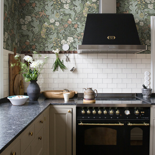 Dutch Wallcoverings Dutch Wallcoverings - FC Hjärterum- Elise groen - Vliesbehang - 10m x 53cm - 83103