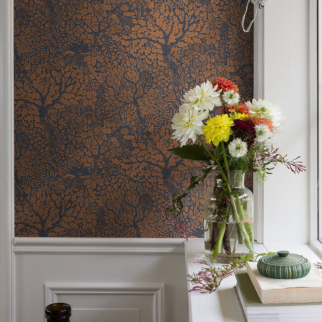 Dutch Wallcoverings Dutch Wallcoverings - FC Hjärterum- Olle donkerblauw - Vliesbehang - 10m x 53cm - 83106