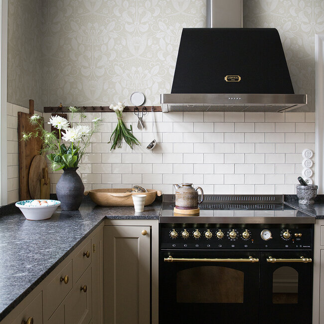 Dutch Wallcoverings Dutch Wallcoverings - FC Hjärterum- Berit wit - Vliesbehang - 10m x 53cm - 83130