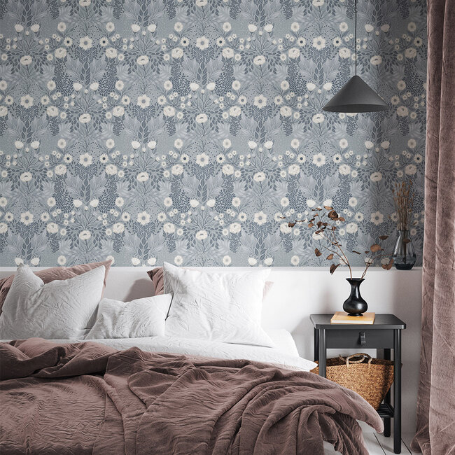 Dutch Wallcoverings Dutch Wallcoverings - FC Klara & Tove- Äng Blue - Vliesbehang - 10m x 53cm - 26003