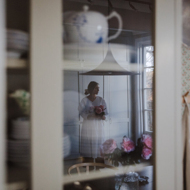 Dutch Wallcoverings Dutch Wallcoverings - FC Rosenlycka- Strawberries Beige/Red - Vliesbehang - 10m x 53cm - 43123