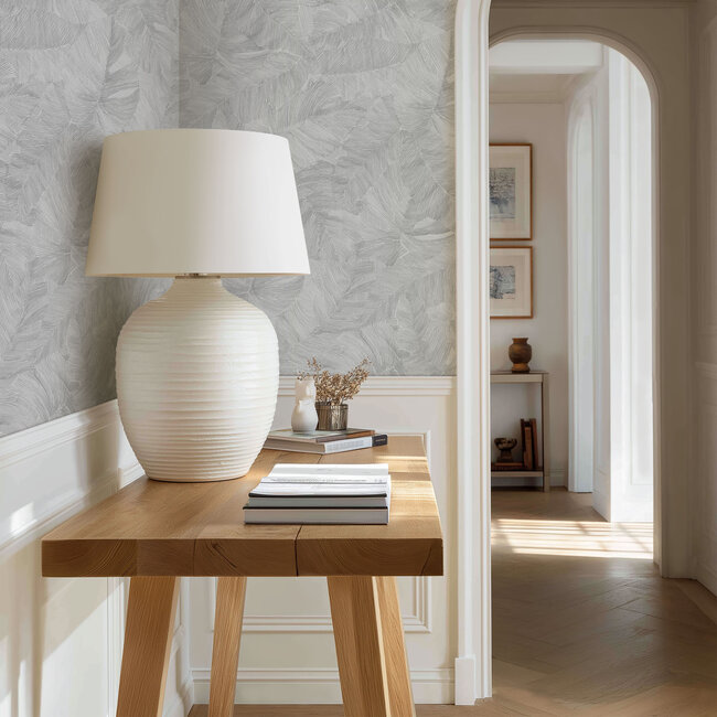 Dutch Wallcoverings Dutch Wallcoverings - Karuna- Vanavara lichtgrijs - Vliesbehang - 10m x 53cm - A67603