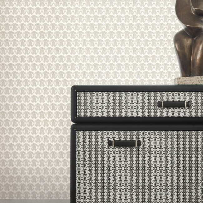 Dutch Wallcoverings Dutch Wallcoverings - FC Roberto Cavalli 9- logo creme - Vliesbehang - 10m x 106cm - 21033
