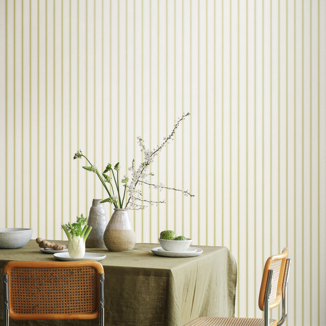 Dutch Wallcoverings Dutch Wallcoverings - FC Simply Stripes - Ticking Stripe Asparagus - Vliesbehang - 10m x 50cm - SIS50112W