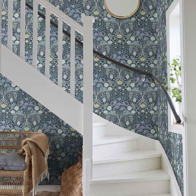 Dutch Wallcoverings Dutch Wallcoverings - FC Sunnano- Frösö Blue - Vliesbehang - 10m x 53cm - 24101