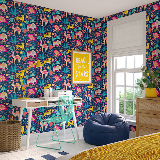 Dutch Wallcoverings Dutch Wallcoverings - FC When I Grow Up - Samba Safari Ink & Cerise - Vliesbehang - 10m x 50cm - WGU50133W