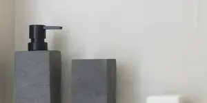 Natuurlijke materialen in de badkamer, warmte en rust gecombineerd