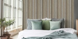 Behang met houtstructuur: warme houtlook zonder echte panelen