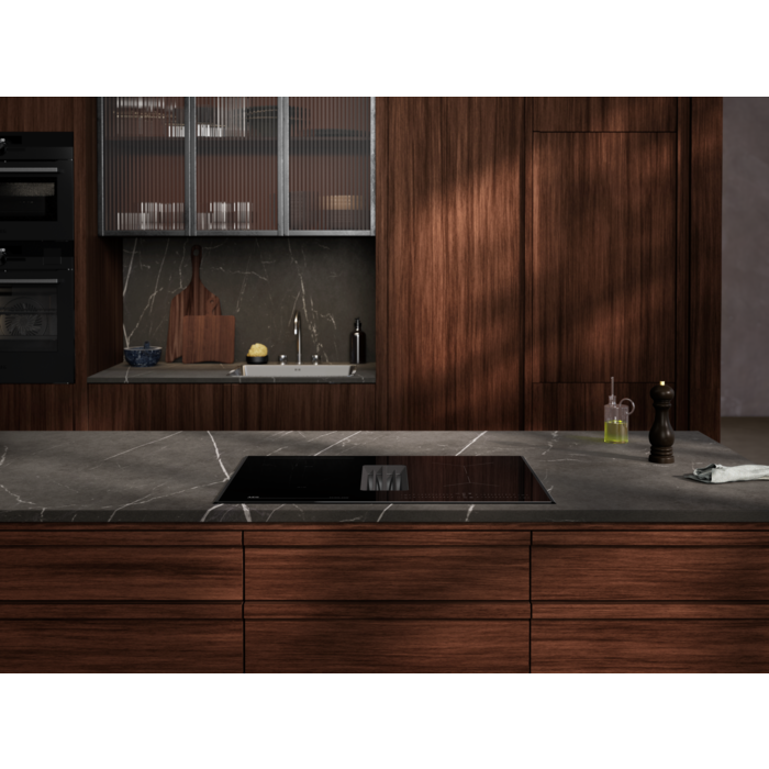 AEG TCH74B01FB - Inductiekookplaat met afzuiging.