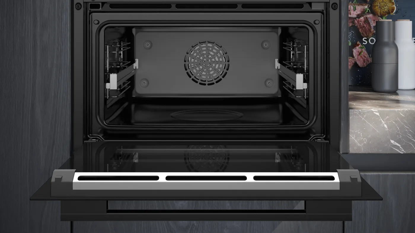 Siemens CS736GCB1F - iQ700 Compacte inbouw oven met volwaardige stoom.